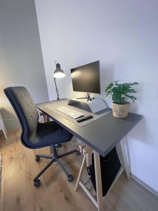 Modern Cozy Apt. -With 2 Tv, Netflix And Work Desk Essen Buitenkant foto